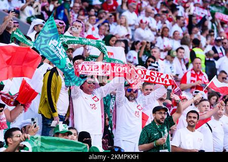 Doha, Qatar. 14th Set, 2022. Doha, Qatar, novembre 26th 2022: I giocatori entrano in campo prima della partita tra Polonia e Arabia Saudita, valida per la fase di gruppo della Coppa del mondo, che si tiene presso l'Education City Stadium di Doha, Qatar. (Marcio Machado/SPP) Credit: SPP Sport Press Photo. /Alamy Live News Foto Stock