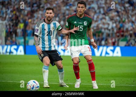 Lusail, Qatar. 27th Nov 2022. Lionel messi di Argentina e Hector Moreno di Messico durante la Coppa del mondo FIFA Qatar 2022 incontro di Gruppo C tra Argentina e Messico al Lusail Stadium di Lusail, Qatar il 26 novembre 2022 (Photo by Andrew Surma/ Credit: Sipa USA/Alamy Live News Foto Stock