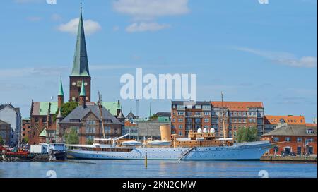 Il suo Yacht Danese Majestys Dannebrog (A540). La nave reale danese - la città di Aarhus, Danimarca. Foto Stock