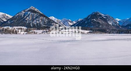 Lorettowiesen, Oberstdorf, dietro Rubihorn, 1957m, Gaisalphorn, 1953m, Schattenberg, 1845m, Allgäu Alps, Allgäu, Baviera, Germania, Europa Foto Stock