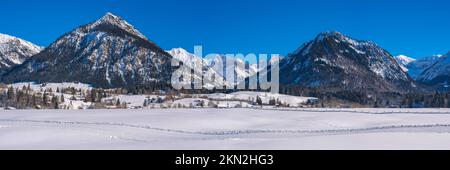 Lorettowiesen, Oberstdorf, dietro Rubihorn, 1957m, Gaisalphorn, 1953m, Schattenberg, 1845m, Allgäu Alps, Allgäu, Baviera, Germania, Europa Foto Stock