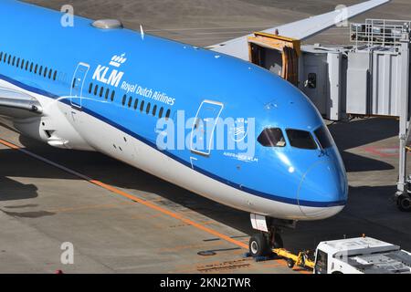 Prefettura di Chiba, Giappone - 29 ottobre 2021: KLM Royal Dutch Airlines Boeing B787-9 Dreamliner (PH-BHI) aereo passeggeri. Foto Stock