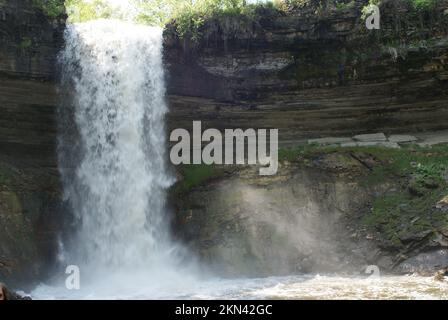 Una splendida vista delle cascate Minnehaha nel Minnesota, Stati Uniti. Foto Stock