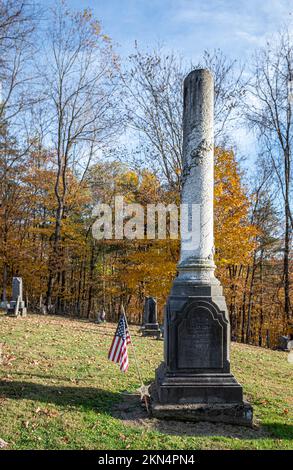 Scio, Ohio, USA-Ott 24, 2022: Guerra di 1812 veterano sepolto nel cimitero presso la storica Pleasant Valley Church nella contea di Harrison. Foto Stock