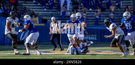 Novembre 26 2022, San Jose, CA U.S.A. Chevan Cordeiro (2), quartback dello Stato di San Jose, si presenta per la prima volta durante la partita di football NCAA tra gli Hawaii Rainbow Warriors e gli San Jose state Spartans. San Jose state batte le Hawaii 27-14 al CEFCU Stadium di San Jose, California. Thurman James / CSM Foto Stock