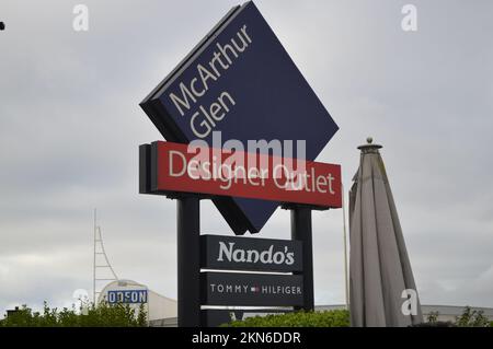 McArthur Glen Designer Outlet Sign. Bridgend, Galles, Regno Unito. 20th novembre 2022. Foto Stock