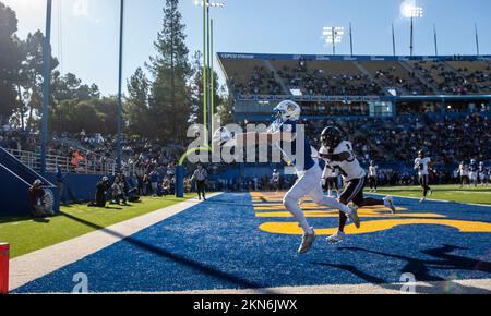 Novembre 26 2022, San Jose, CA U.S.A. Ricevitore a tutto campo dello Stato di San Jose, Elijah Cooks (4), prendi un passo nella zona finale durante la partita di football NCAA tra gli Hawaii Rainbow Warriors e gli Spartans dello Stato di San Jose. San Jose state batte le Hawaii 27-14 al CEFCU Stadium di San Jose, California. Thurman James / CSM Foto Stock