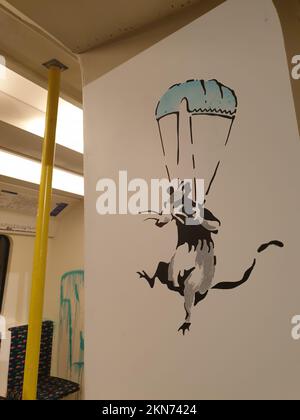 'Parachuting Rat' - Banksy Ausstellung in Mülheim-Ruhr Foto Stock