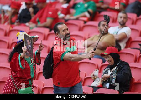 L'immagine mostra i tifosi marocchini in vista di una partita di calcio tra la nazionale belga The Red Devils e il Marocco, nel Gruppo F della Coppa del mondo FIFA 2022 allo stadio al Thumama di Doha, Stato del Qatar, domenica 27 novembre 2022. FOTO DI BELGA BRUNO FAHY Foto Stock