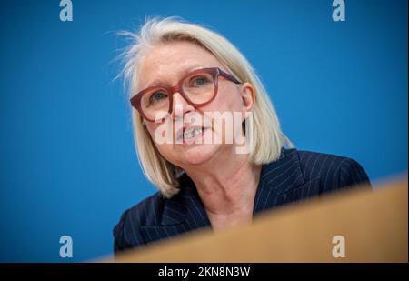 Berlino, Germania. 09th Nov 2022. Schnitzer è presidente del Consiglio tedesco degli esperti economici. Credit: Michael Kappeler/dpa/Alamy Live News Foto Stock