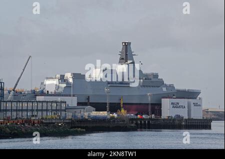 Costruzione della fregata della nave da guerra in corso a BAE Systems sul fiume Clyde Foto Stock