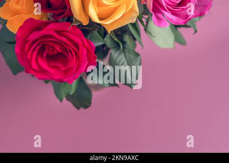 Mazzo di rose colorate Foto Stock