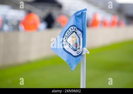 Manchester, Regno Unito. Domenica 27th novembre 2022. Manchester, Regno Unito. 27th Nov 2022. Bandiera ad angolo di Manchester City durante la partita di Coppa continentale tra Manchester City e Sunderland all'Academy Stadium di Manchester domenica 27th novembre 2022. (Credit: Mike Morese | MI News) Credit: MI News & Sport /Alamy Live News Foto Stock