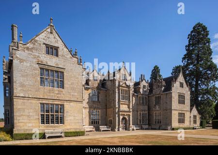 Inghilterra, West Sussex, Wakehurst, Wakehurst Place House and Gardens Foto Stock