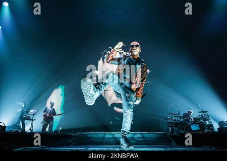Livorno, Italia. 26th Nov 2022. Salmo durante Salmo - Flop Tour, concerto di musica per cantante italiana a Livorno, Italia, Novembre 26 2022 Credit: Agenzia indipendente per le foto/Alamy Live News Foto Stock