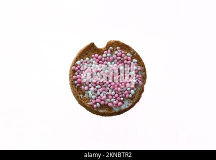 Tradizionale delizia olandese mangiato per celebrare la nascita di una bambina chiamata beschuit incontrato muisjes che consiste di fette biscottate con semi di anice zuccherato Foto Stock