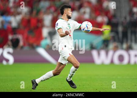 Doha, Qatar. 27th Nov 2022. Noussair Mazraoui del Marocco durante la partita della Coppa del mondo FIFA Qatar 2022, Gruppo F, tra Belgio e Marocco ha giocato allo Stadio al Thumama il 27 novembre 2022 a Doha, Qatar. (Foto di Bagu Blanco/PRESSIN) Credit: Sipa USA/Alamy Live News Foto Stock