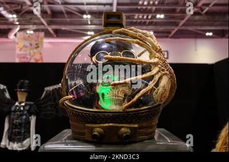 Steampunk Alien cosplay al MCM Comic con di Londra Foto Stock