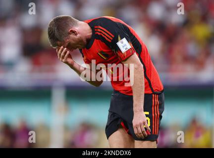 Doha, Qatar. 27th Nov 2022. Jan Vertonghen, belga, si è abbattuto durante la partita della Coppa del mondo FIFA 2022 allo stadio al Thumama di Doha. Il credito per le immagini dovrebbe essere: David Klein/Sportimage Credit: Sportimage/Alamy Live News Foto Stock