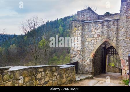 Porta d'ingresso al castello medievale di Oybin e al monastero in Germania Foto Stock