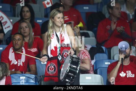 Malaga, Spagna. 27th Nov 2022. Tifosi del Canada durante la Coppa Davis di Rakuten Finals 2022 partita tra Canada e Australia al Palacio de los Deportes Jose Maria Martin Carpena a Malaga, Spagna il 27 novembre 2022. Photo: Sanjin Strukic/PIXSELL Credit: Pixsell photo & video agency/Alamy Live News Foto Stock