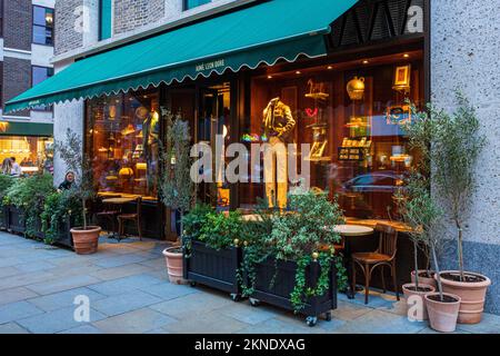 Aimé Leon Dore London Store al 32 di Broadwick Street, Soho, Londra. IL marchio STREETWEAR DEGLI STATI UNITI Aime Leon Dore ha aperto il suo negozio di punta di Londra nel 2022. Foto Stock
