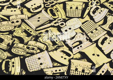 Disegno artistico su un'esposizione decorata di posa piatta bottoni da cucire da nostalgici giorni di fatti a mano Foto Stock