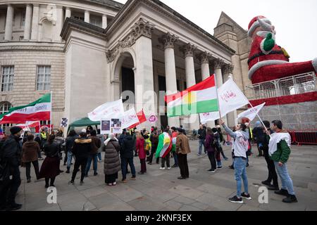 Manchester, Regno Unito. 27th Nov 2022. Domenica 27 novembre un raduno a Piazza San Pietro Manchester UK a sostegno della rivolta in Iran. Picture GARYROBERTS/WORLDWIDEFEATURES.COM Credit: GaryRobertsphotography/Alamy Live News Credit: GaryRobertsphotography/Alamy Live News Foto Stock