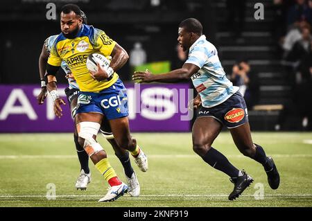 Nanterre, Francia, Francia. 27th Nov 2022. Alivereti RAKA di Clermont e Christian WADE di Racing 92 durante la TOP 14 match tra Racing 92 e ASM Clermont Auvergne a Parigi la Defense Arena il 27 novembre 2022 a Nanterre vicino a Parigi, Francia. (Credit Image: © Matthieu Mirville/ZUMA Press Wire) Foto Stock