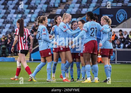 Manchester, Regno Unito. 27th Nov 2022. Manchester, Inghilterra, novembre 27th 2022: Hayley Raso (13 Manchester City) segna il secondo goal durante la partita di fa Womens Continental League Cup tra Manchester City e Sunderland all'Academy Stadium di Manchester, Inghilterra (Natalie Mincher/SPP) Credit: SPP Sport Press Photo. /Alamy Live News Foto Stock