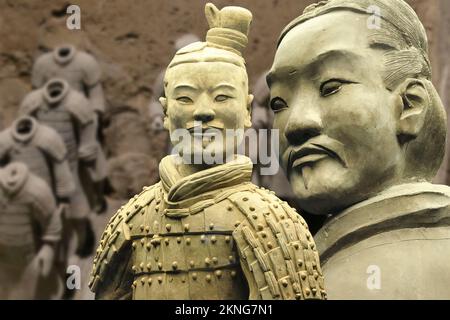 L'Esercito di Terracotta è un insieme di statue poste nel mausoleo del primo imperatore Qin, posto nella città di Xi'an Cina. Foto Stock