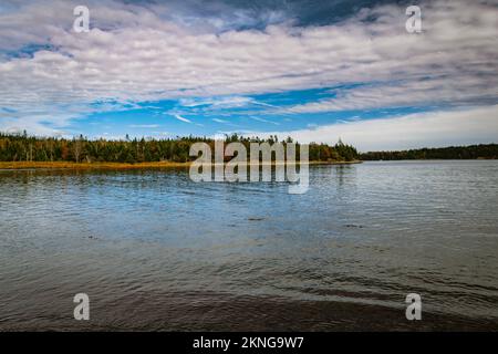 La spiaggia lungo Wreck Cove sull'isola McNabs halifax nova scotia canada Foto Stock