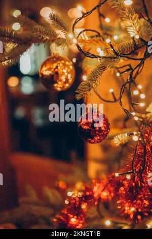 Decorazioni natalizie nel mercatino di Hannover, Germania Foto Stock