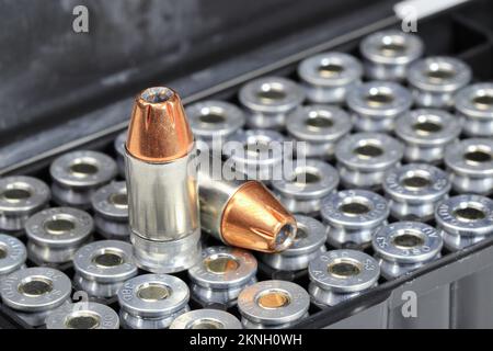 confezione di bullet .380 APC o 9mm Kurz JHP (Jacketed Hollow Point) Shell Shock Technologies (NAS3) Foto Stock