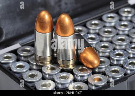 confezione di Bullet 9mm parabellum FMJ (Full Metal Jacket) Shell Shock Technologies (NAS3). Foto Stock