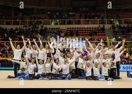 Busto Arsizio, Italia. 26th Nov 2022. Atleti durante il Gran Premio di Ginnastica 2022 presso l'e-Work Arena di Busto Arsizio. Credit: SOPA Images Limited/Alamy Live News Foto Stock