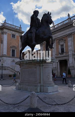 Roma, Italia - 22 settembre 2022 - Piazza del Campidoglio in cima al Campidoglio in un soleggiato tardo pomeriggio estivo Foto Stock