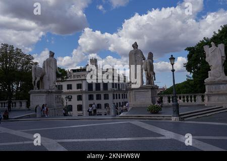 Roma, Italia - 22 settembre 2022 - Piazza del Campidoglio in cima al Campidoglio in un soleggiato tardo pomeriggio estivo Foto Stock