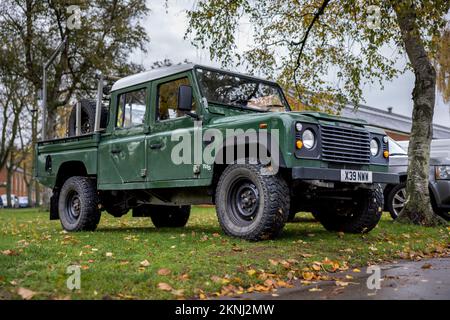 Land Rover Defender 130 TD5 "X39 NWW" in mostra all'assemblea dei cavalli da lavoro tenutasi presso il Bicester Heritage Centre il 27th novembre 2022 Foto Stock