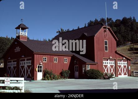 Julian, California. USA 4/1990. Uno sciopero d'oro nel 1869 portò minatori e mercanti nella zona Giuliana. Oggi, Julian offre ai visitatori la migliore torta di mele dei frutteti locali. I primi coloni europei ad arrivare in questa zona sono stati 'Cockney Bill' Williams dall'Inghilterra e John Wesley Horrell, entrambi arrivati nella zona nel 1850 o 1851. La città stessa fu fondata per la prima volta da Drury, Frank e J.O. Bailey, tutti i fratelli; e i loro cugini, Mike e Webb Julian. Passavano attraverso la regione da San Bernardino in rotta per l'Arizona nel 1869, in seguito alla guerra civile americana. Foto Stock