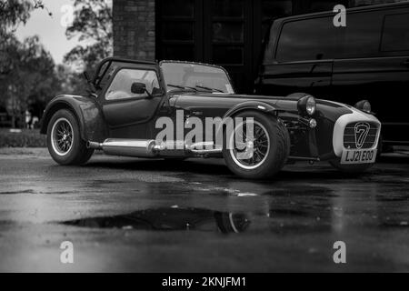 2021 Caterham 7 ‘LJ21 EOO’ in mostra all’Assemblea dei cavalli da lavoro tenutasi presso il Bicester Heritage Centre il 27th novembre 2022 Foto Stock