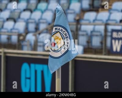 Manchester, Regno Unito. 27th Nov 2022. Manchester, Inghilterra, novembre 27th 2022: Bandiera d'angolo all'interno dello stadio durante la partita della fa Womens Continental League Cup tra Manchester City e Sunderland all'Academy Stadium di Manchester, Inghilterra (Natalie Mincher/SPP) Credit: SPP Sport Press Photo. /Alamy Live News Foto Stock