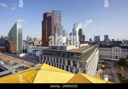 Un posto di corona nel relativo contesto. One Crown Place, Londra, Regno Unito. Architetto: Kohn Pedersen Fox Associates (KPF), 2022. Foto Stock