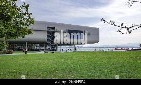 Santander, Spagna - 31 Ott, 2022: Esterno del Centro Botin centro d'arte e culturale, Santander, Cantabria Foto Stock