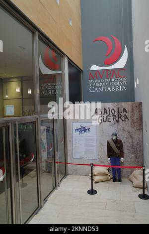 Santander, Spagna - 29 Ott, 2022: Museo della Preistoria e Archeologia della Cantabria Foto Stock