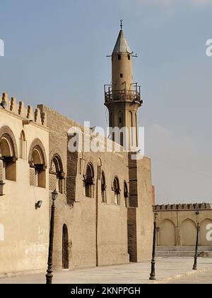 Uno scatto verticale della moschea di AMR ibn al-as al Cairo, Egitto Foto Stock