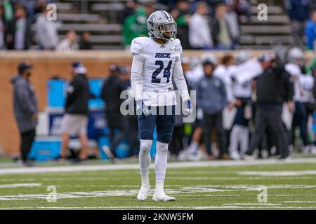 Denton, Texas, Stati Uniti. 26th Nov 2022. Rice Owls Cornerback Miles McCord (24) attende lo scatto durante la partita di football NCAA tra le Rice Owls e il North Texas Mean Grea all'Apogee Stadium di Denton, Texas. Ron Lane/CSM/Alamy Live News Foto Stock