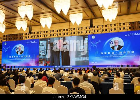 HAIKOU, CINA - 21 NOVEMBRE 2022 - Christine Feitchtinger, direttore esecutivo della Federazione Astronautica Internazionale, tiene un discorso al Foto Stock