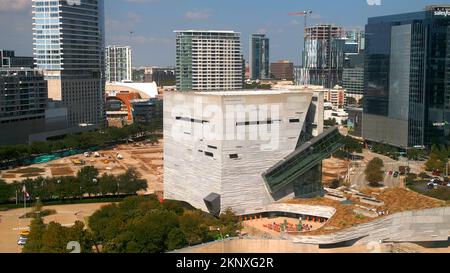 Perot Museum of Nature and Science a Dallas - DALLAS, STATI UNITI - 09 NOVEMBRE 2022 Foto Stock