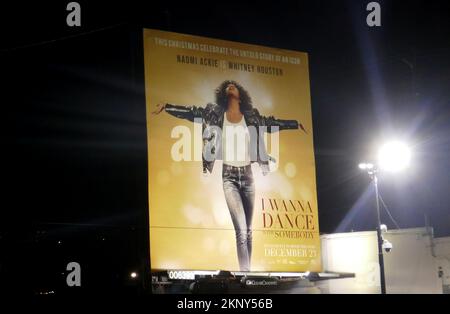 Los Angeles, California, USA 25th novembre 2022 Una visione generale dell'atmosfera di Whitney Houston i Wanna Dance con qualcuno Film Billboard il 25 novembre 2022 a Los Angeles, California, USA. Foto di Barry King/Alamy Stock Photo Foto Stock